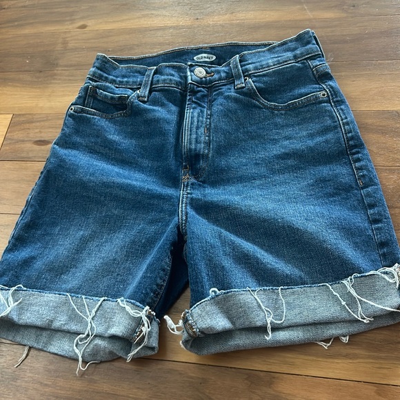 Old Navy Bermuda Shorts Size 2! NWOT! - Picture 1 of 4